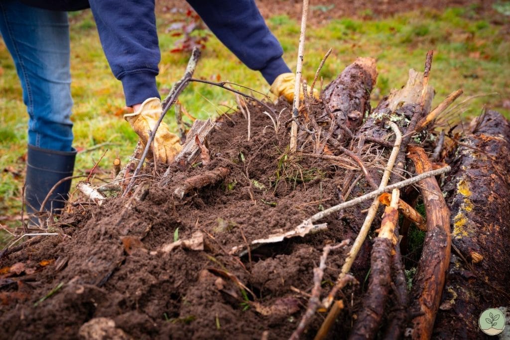 Construction d'une butte de permaculture Hügelkultur
