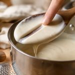 Sauce béchamel : la recette inratable sans grumeaux