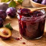 pot de confiture de prunes